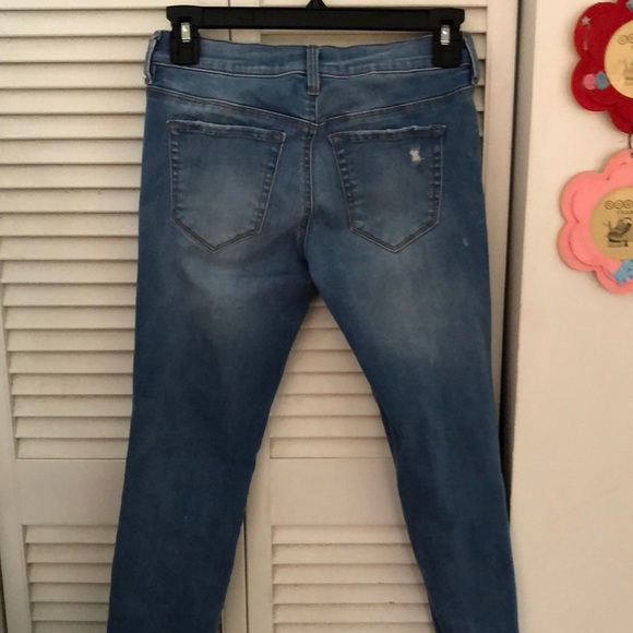 Ankle Cut Jeans - Picture 2 of 3